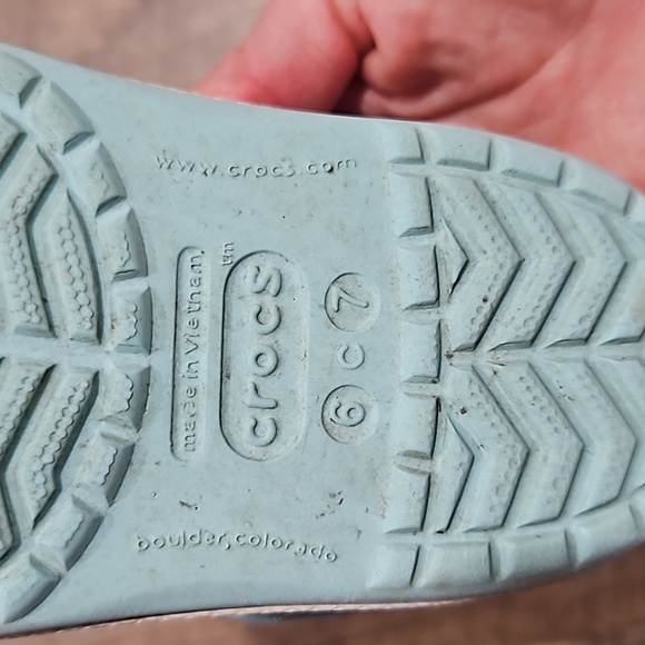 Toddler girl blue Crocs 6-7C - Picture 3 of 3